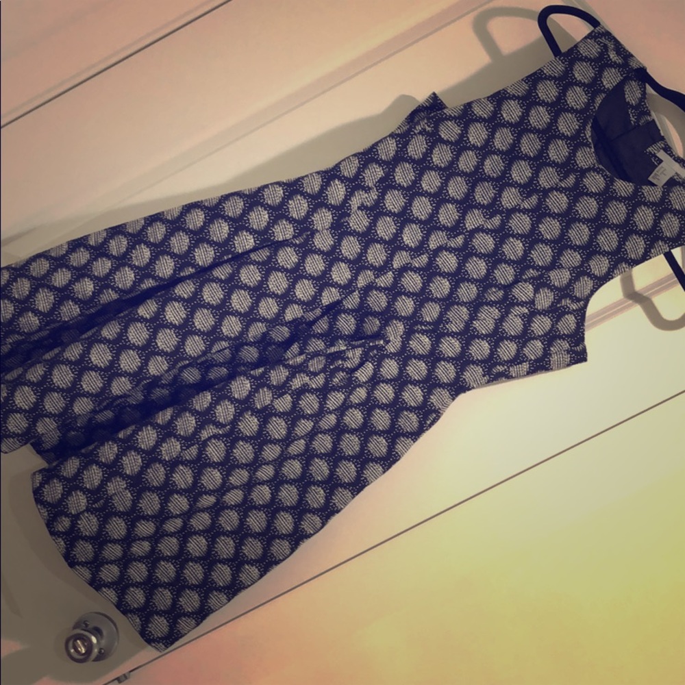 Sleeveless flared dress with texture + thick